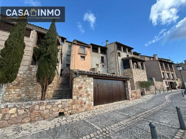 Exclusiva Casa Señorial de 380 m2 con Garaje Triple y Terraz - foto 2