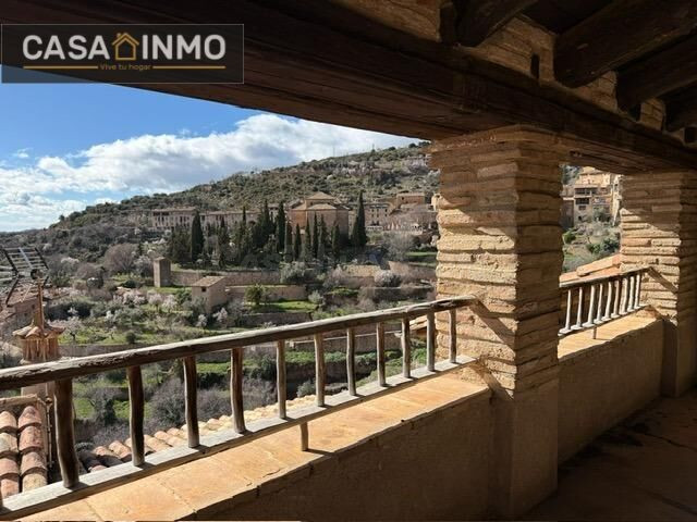 Exclusiva Casa Señorial de 380 m2 con Garaje Triple y Terraz - foto 4