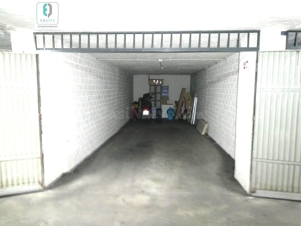 AMPLIA PLAZA DE GARAJE CERRADA EN C/ LAS FLORES - foto 2