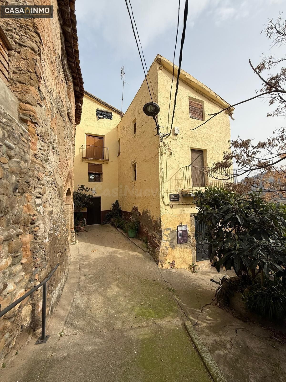 Casa de pueblo con encanto en Enate (Somontano) – ideal segu