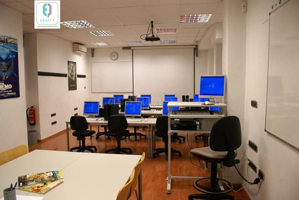AMPLIO LOCAL COMERCIAL EN VENTA - foto 4