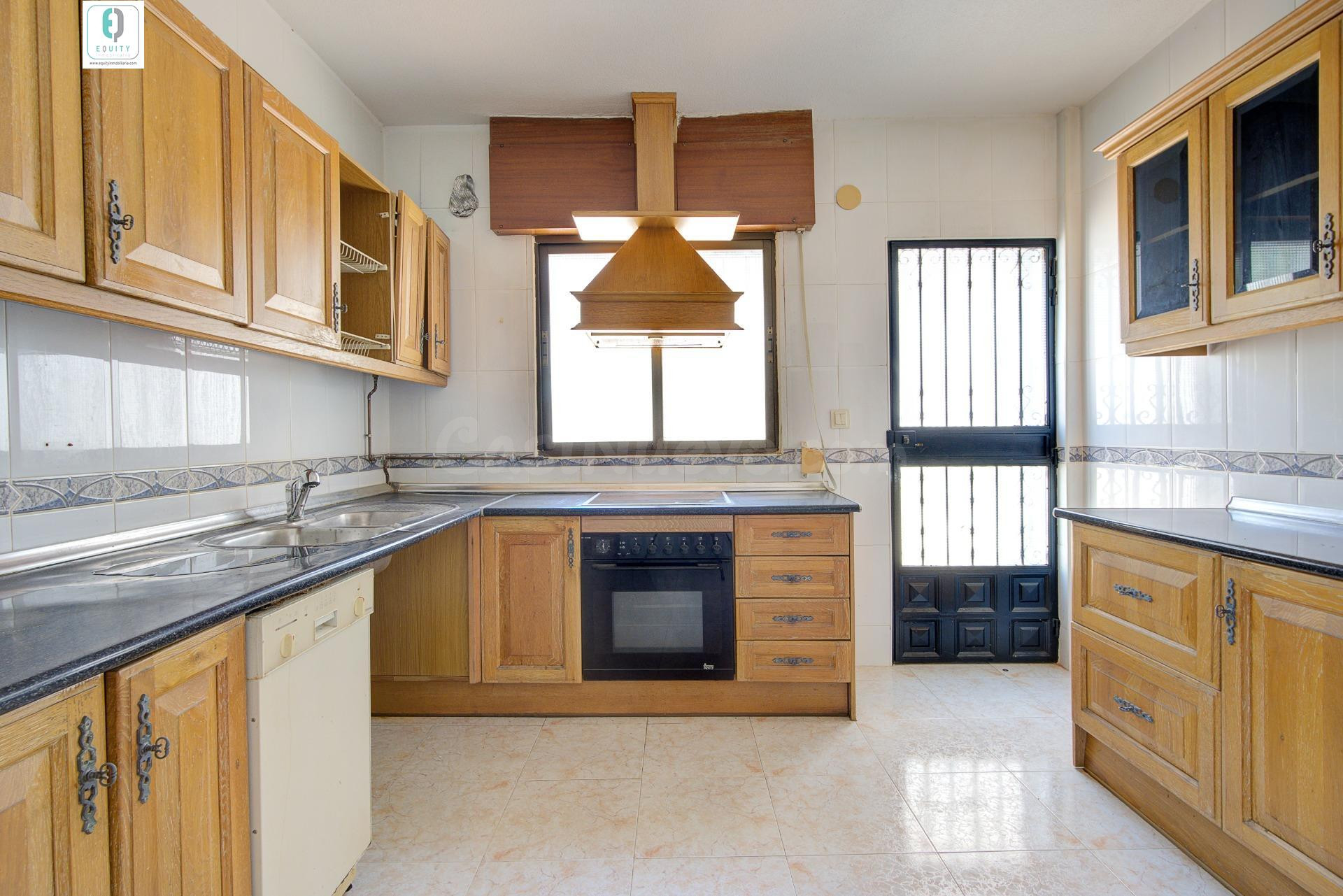 GRAN CASA CON PISCINA EN HUETOR VEGA - foto 5