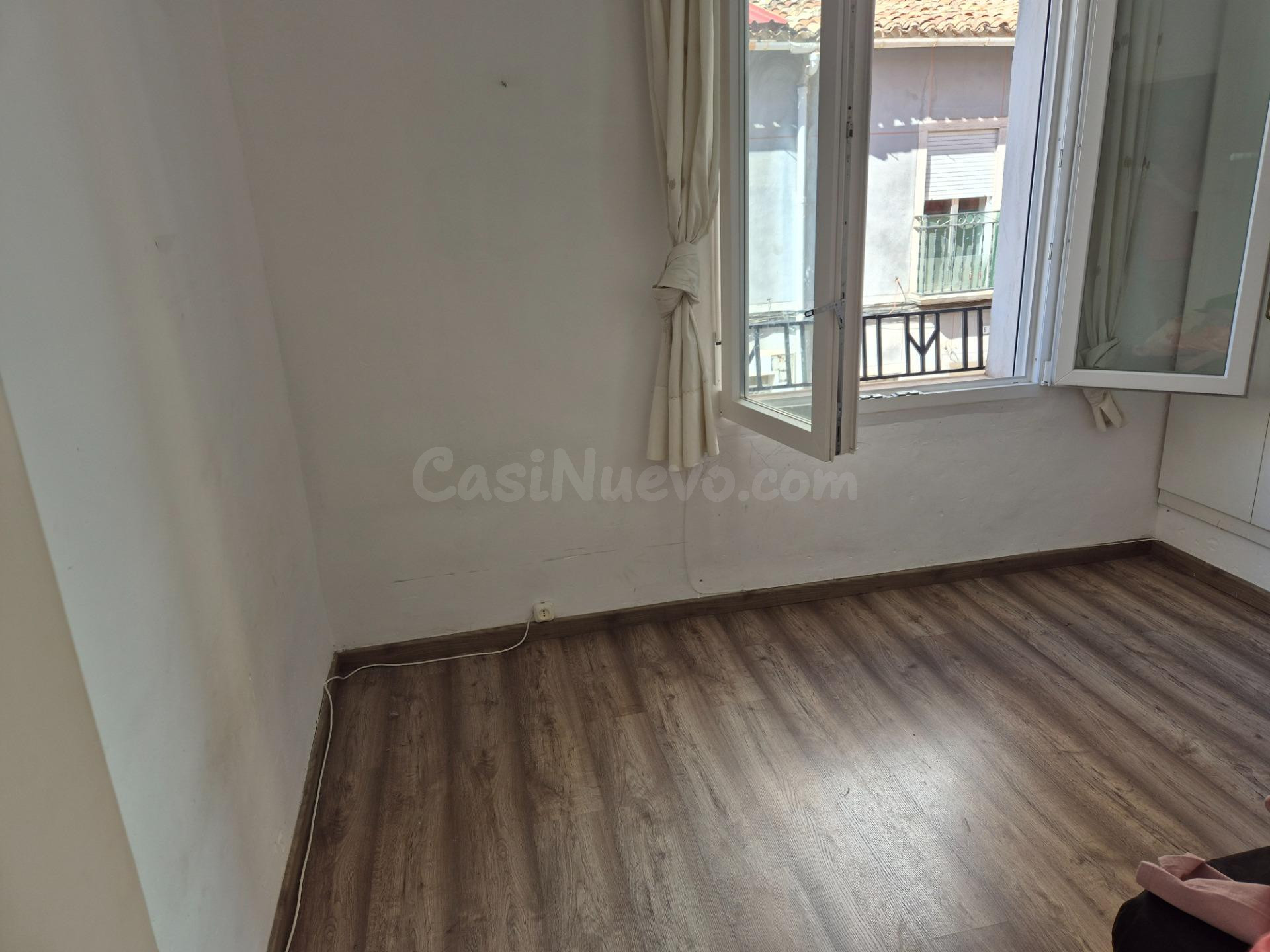 SE ALQUILA PISO CÉNTRICO - foto 4