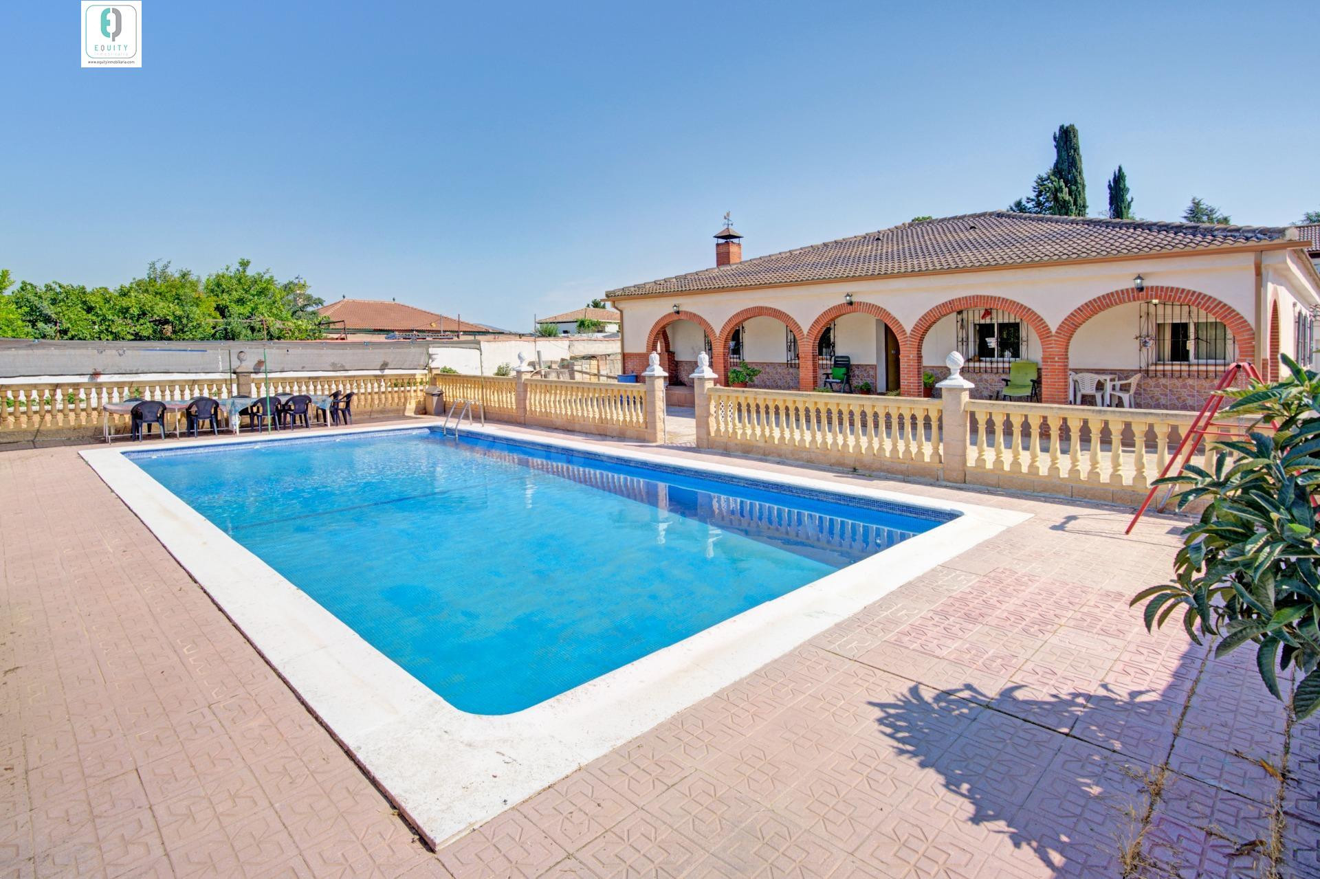 CHALET CON PISCINA EN CORTIJO PRETEL (ALBOLOTE)