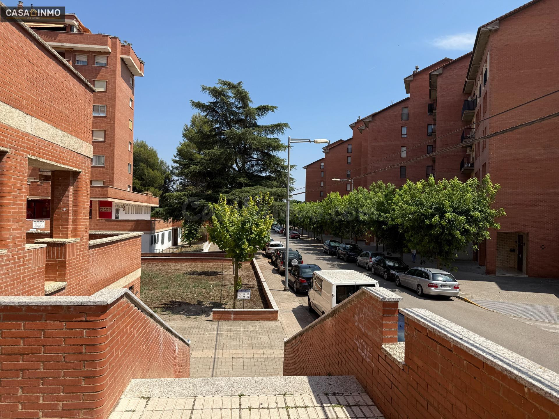 Oportunidad de Local Comercial Reformado en Barbastro - Posi - foto 2
