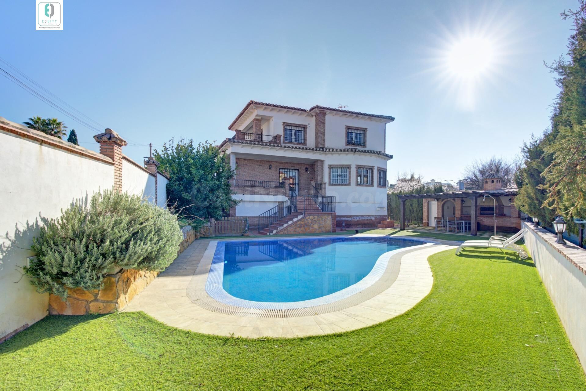 ESPECTACULAR CHALET CON PISCINA EN OTURA - foto 2