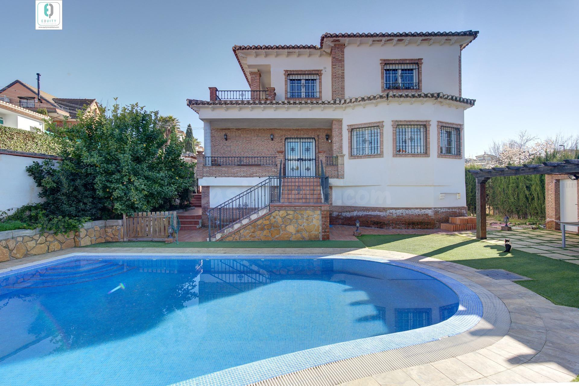 ESPECTACULAR CHALET CON PISCINA EN OTURA - foto 4