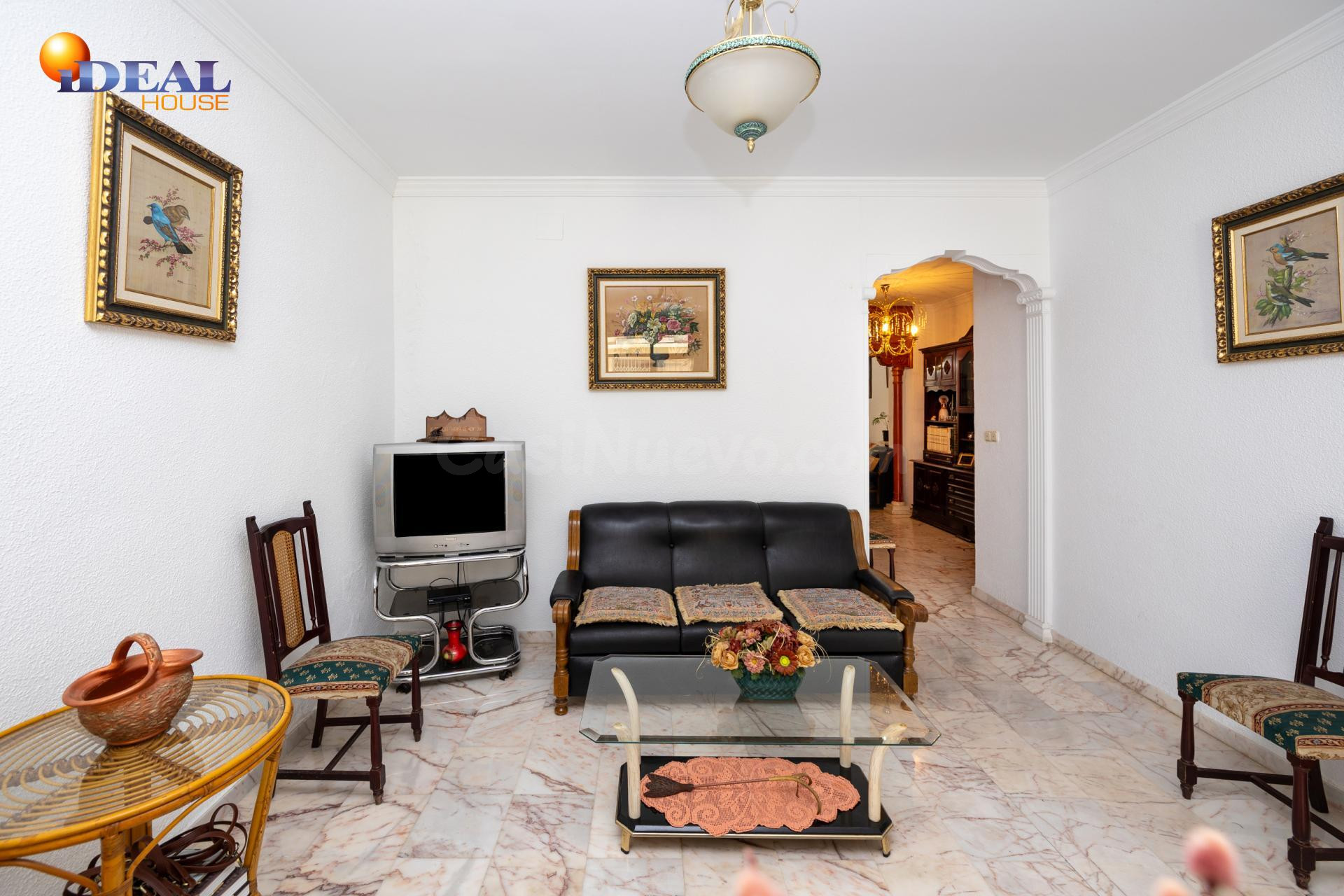 Casa con bajo comercial, bodega y terraza en pleno corazón d - foto 5