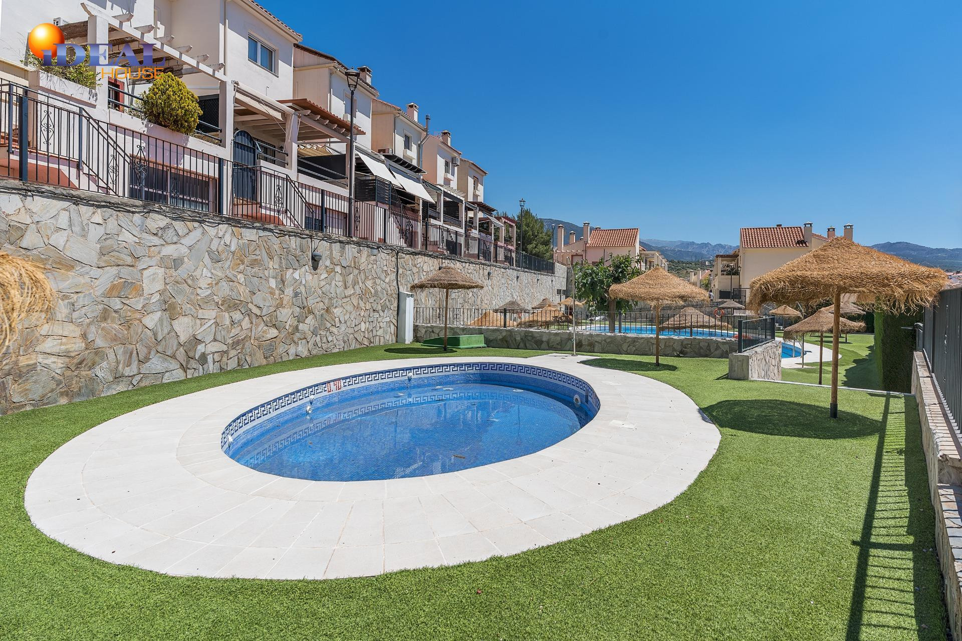 ADOSADA EN URBANIZACIÓN EN HUETOR VEGA - foto 2