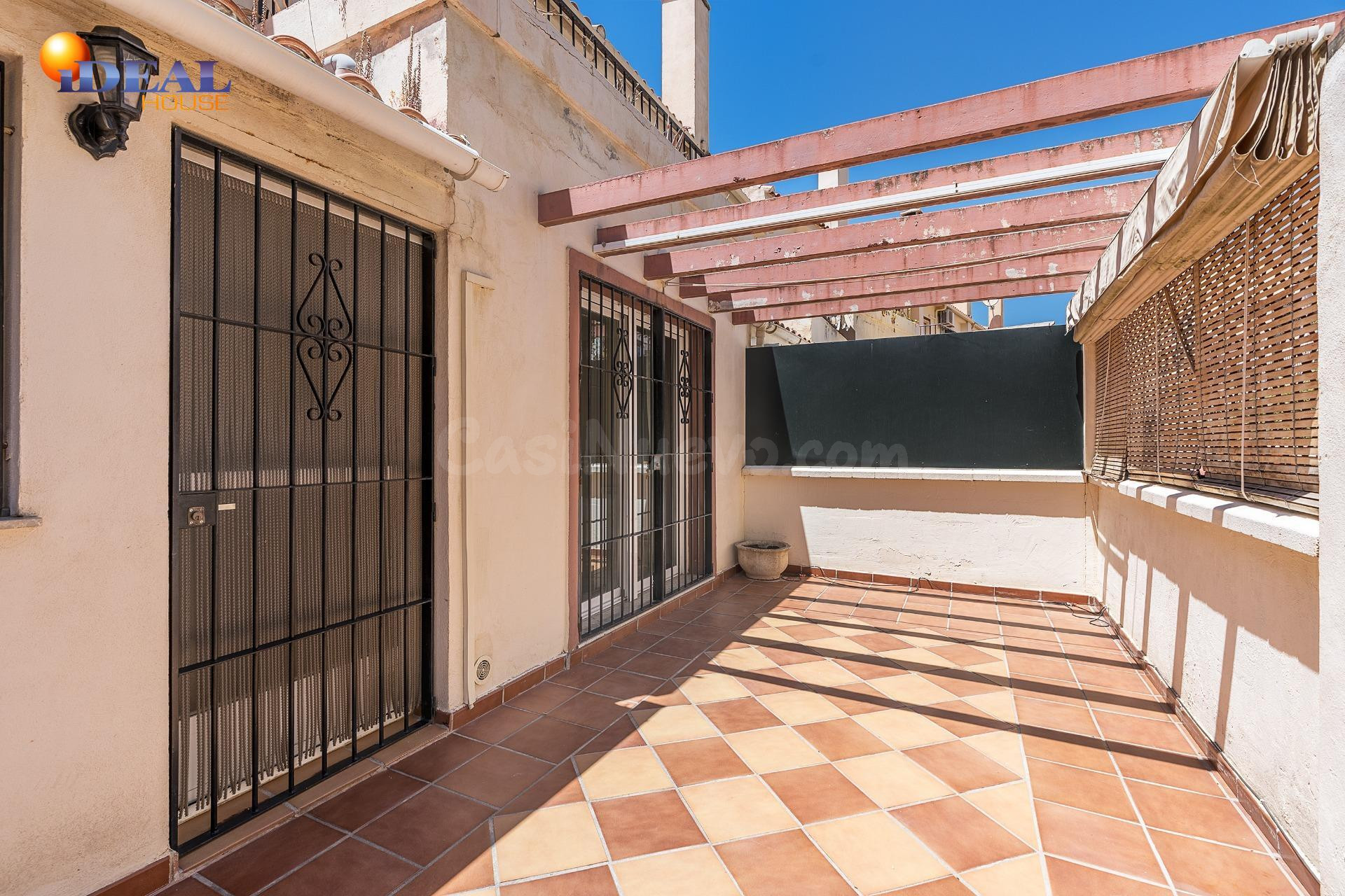 ADOSADA EN URBANIZACIÓN EN HUETOR VEGA - foto 5