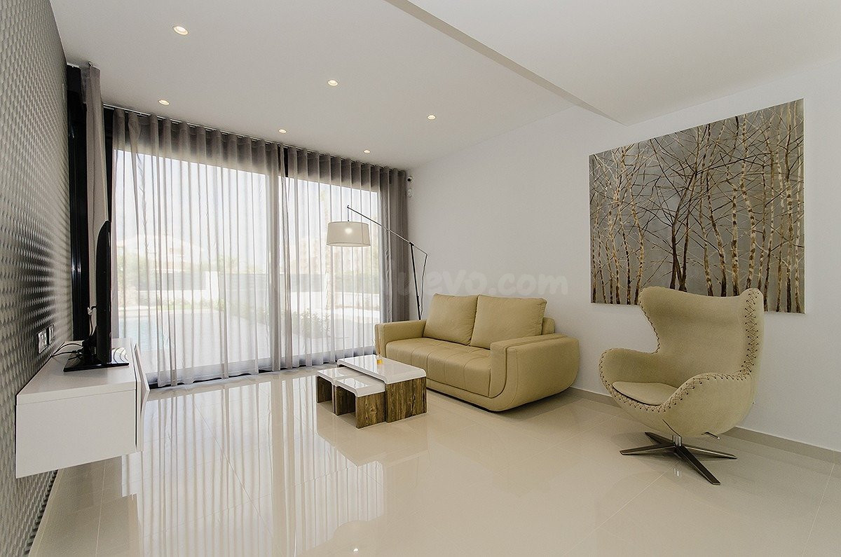 VILLA DE OBRA NUEVA EN ORIHUELA COSTA (CAMPOAMOR) - foto 4