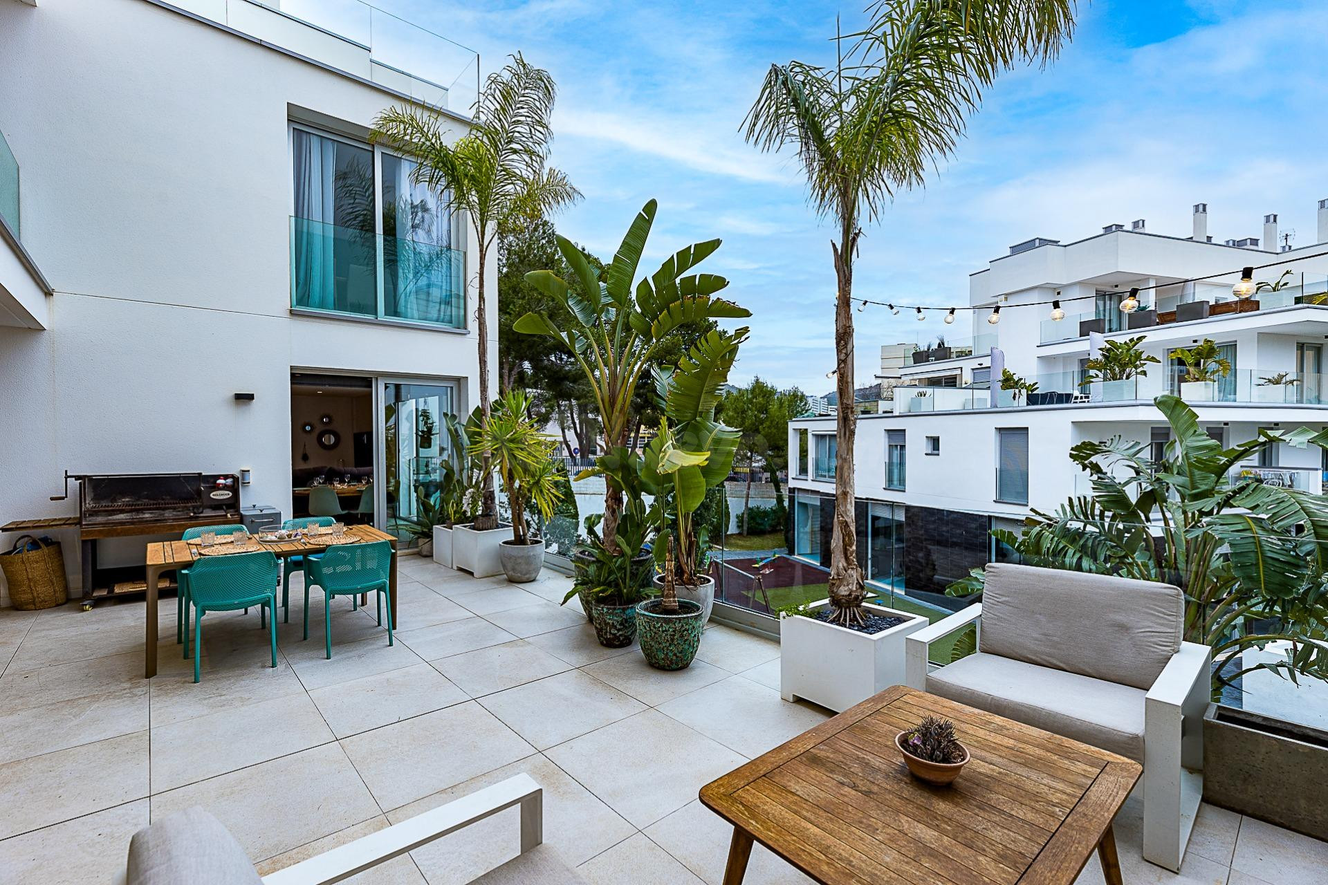 Apartamento reformado de 4 habitaciones en Palmanova - foto 2