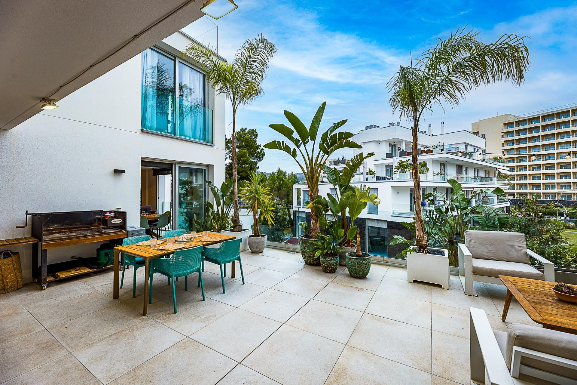 Apartamento reformado de 4 habitaciones en Palmanova - foto 4