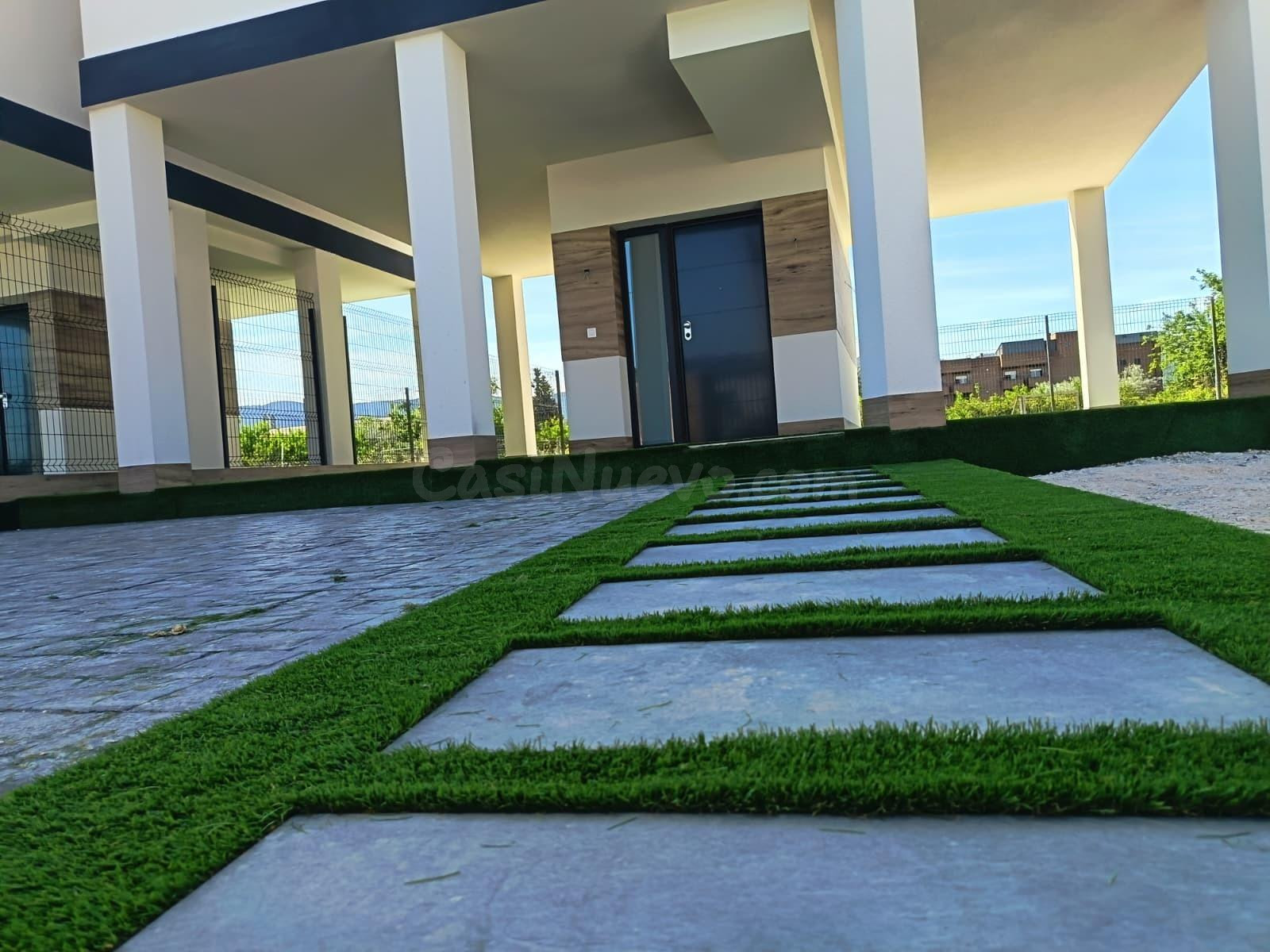 ¡Descubre el hogar de tus sueños en este encantador chalet u - foto 5