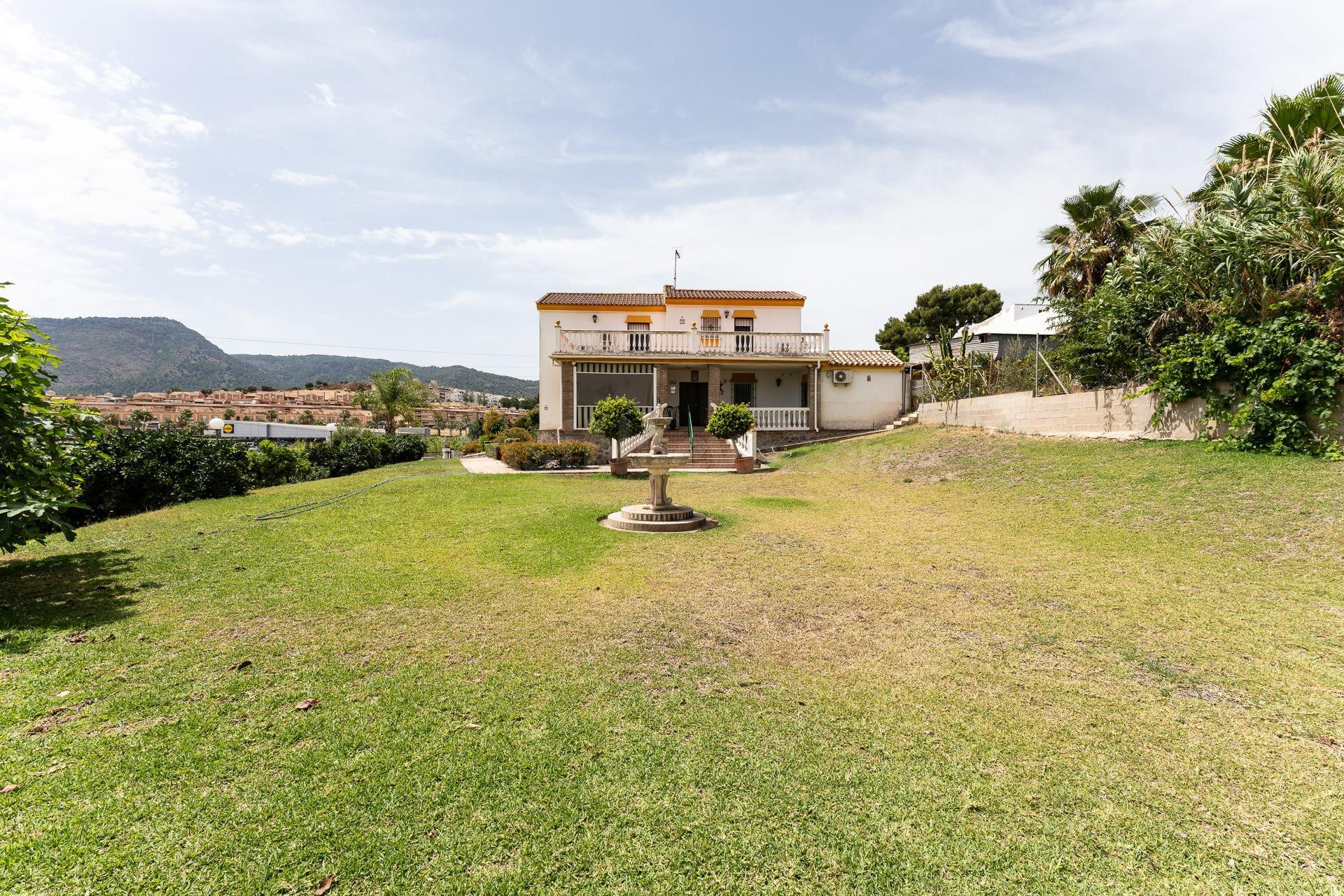 Chalet Impecable de 160 metros Utiles en Finca Rústica en Al - foto 2