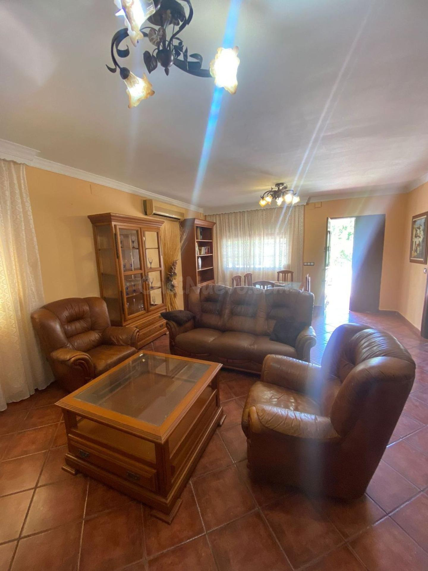 Estupenda casa de una sola planta con 1814 metros de parcela - foto 2