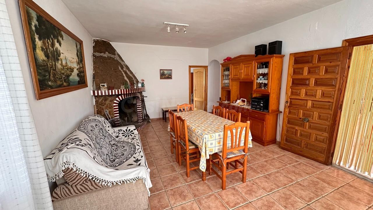 Se vende casa con terreno y vistas increíbles en Benicolet - foto 2