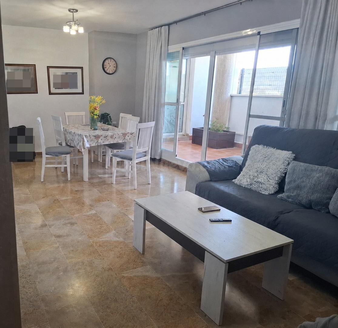 ESTUPENDO ÁTICO DE 5 DORMITORIOS, 2 BAÑOS , RECINTO CERRADO  - foto 2