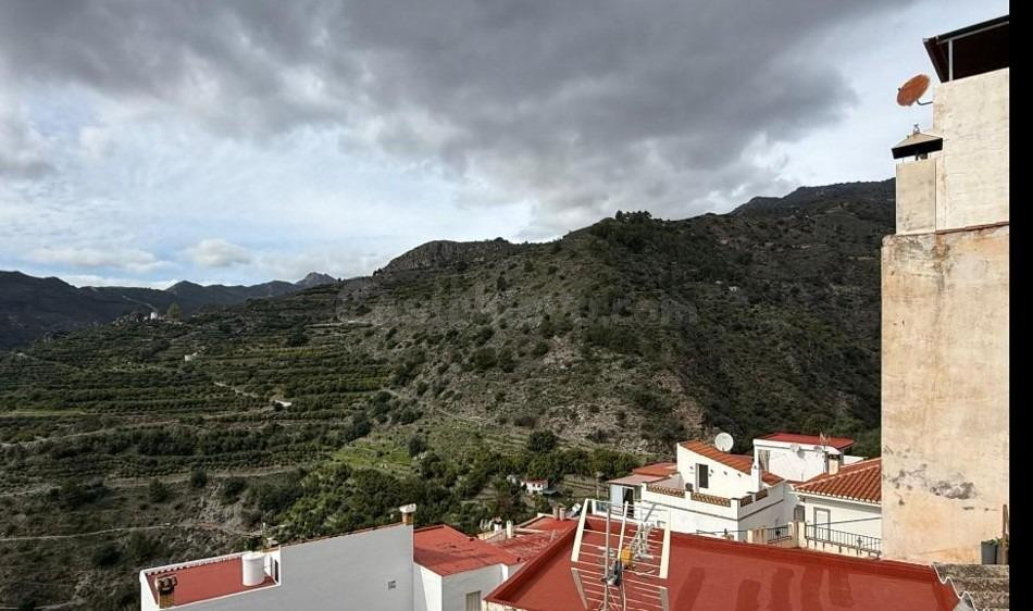 Casa con encanto y gran terraza en Otívar, a un paso de la c - foto 2