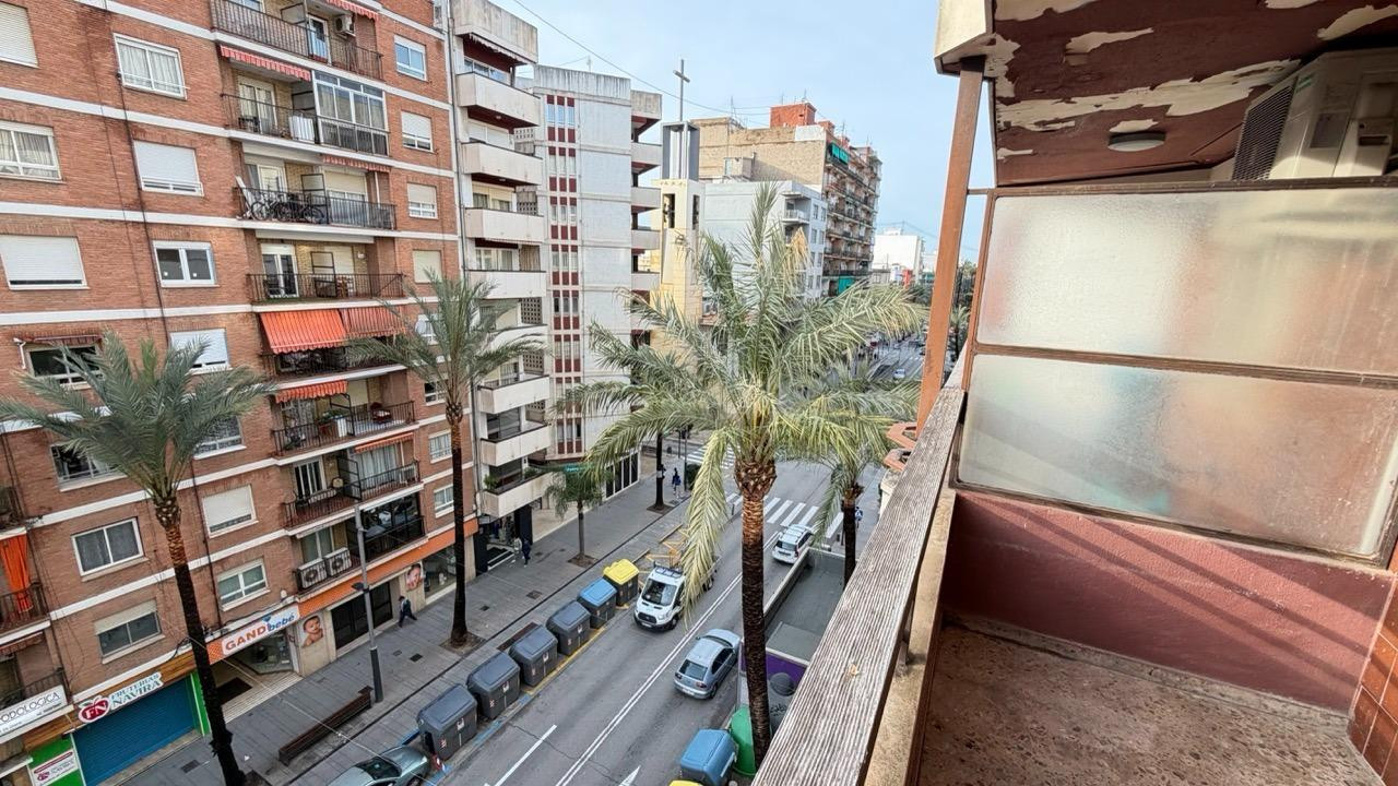 SE VENDE PISO EN CENTRO DE GANDIA - foto 2