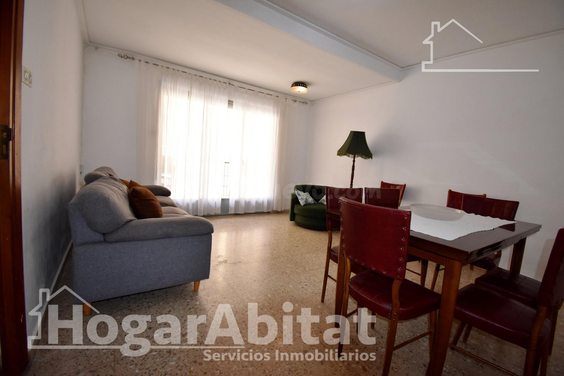 ¡ECONÓMICO! AMPLIO CON 4 DORMITORIOS Y BALCÓN - foto 4
