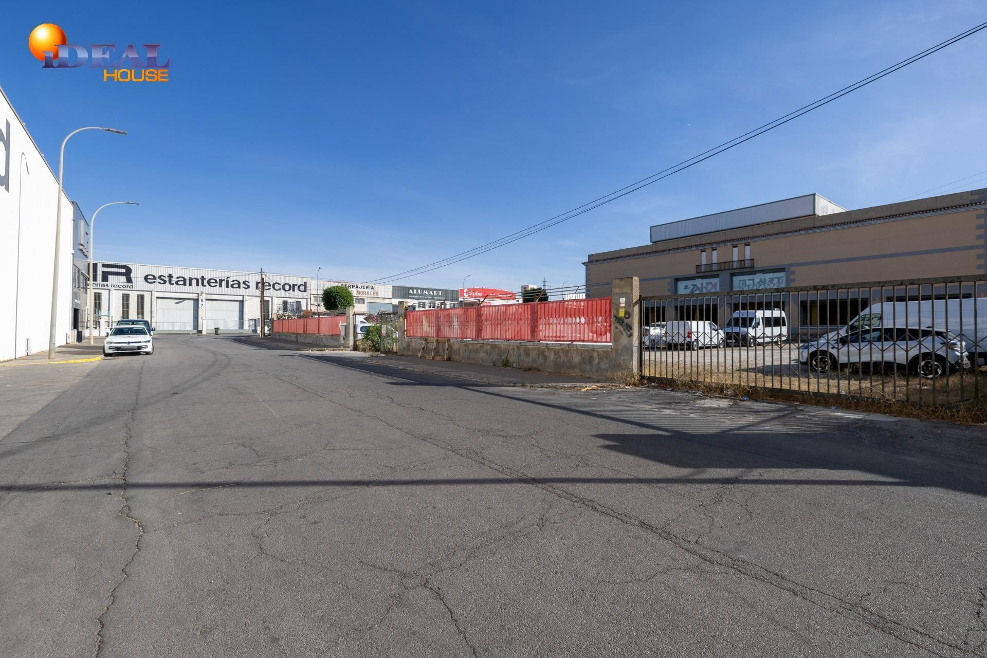 ¡Oportunidad Única! Amplia Nave Industrial en Albolote - foto 3
