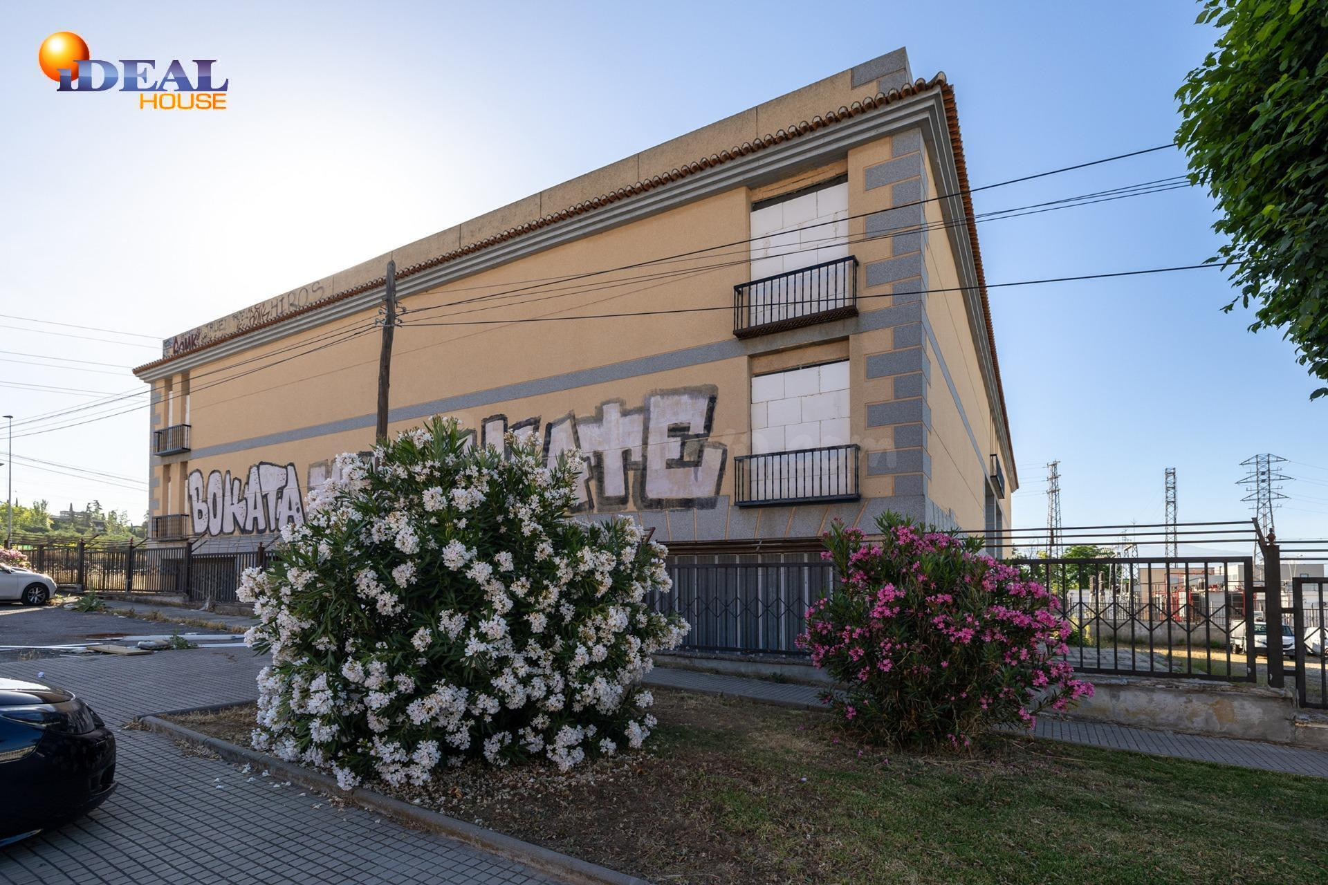 ¡Oportunidad Única! Amplia Nave Industrial en Albolote - foto 4