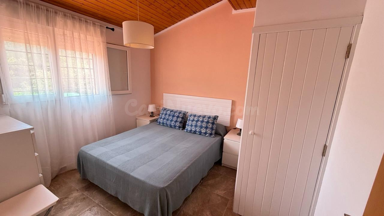 SE ALQUILA CHALET EN LA DROVA - foto 2