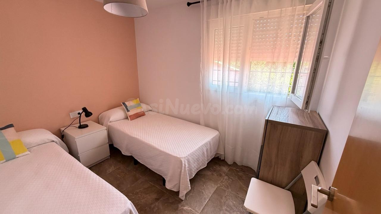 SE ALQUILA CHALET EN LA DROVA - foto 4