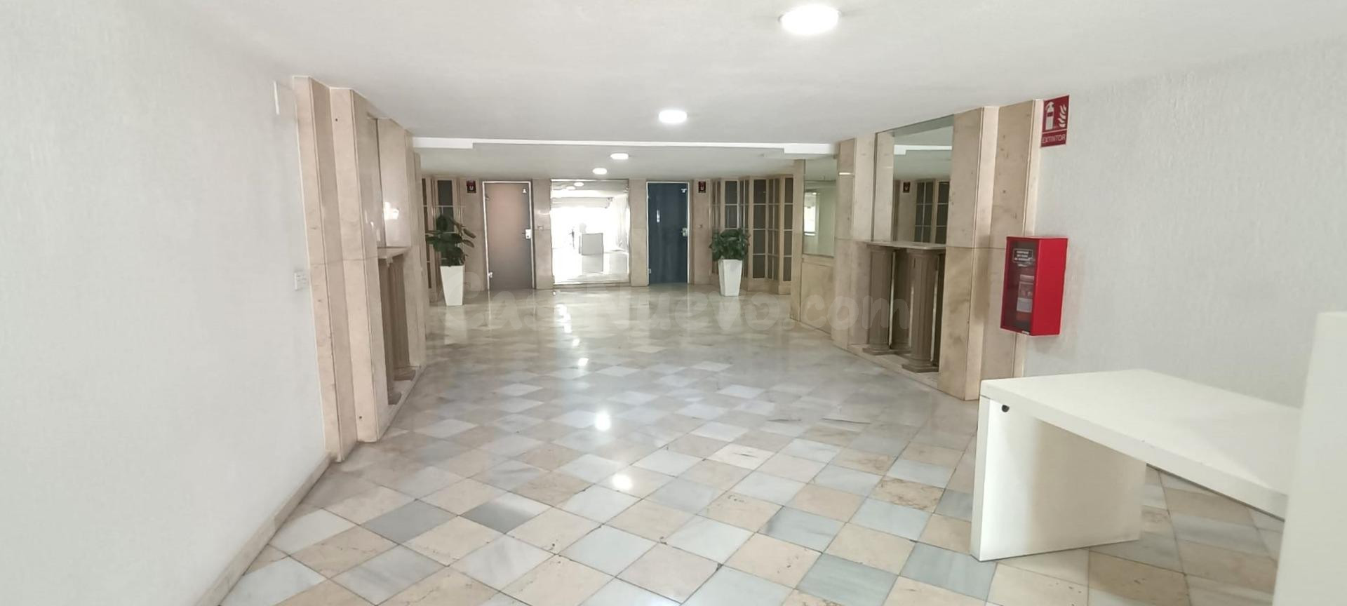 Oficina en pleno centro Recogidas con 5 despachos y sala de  - foto 3