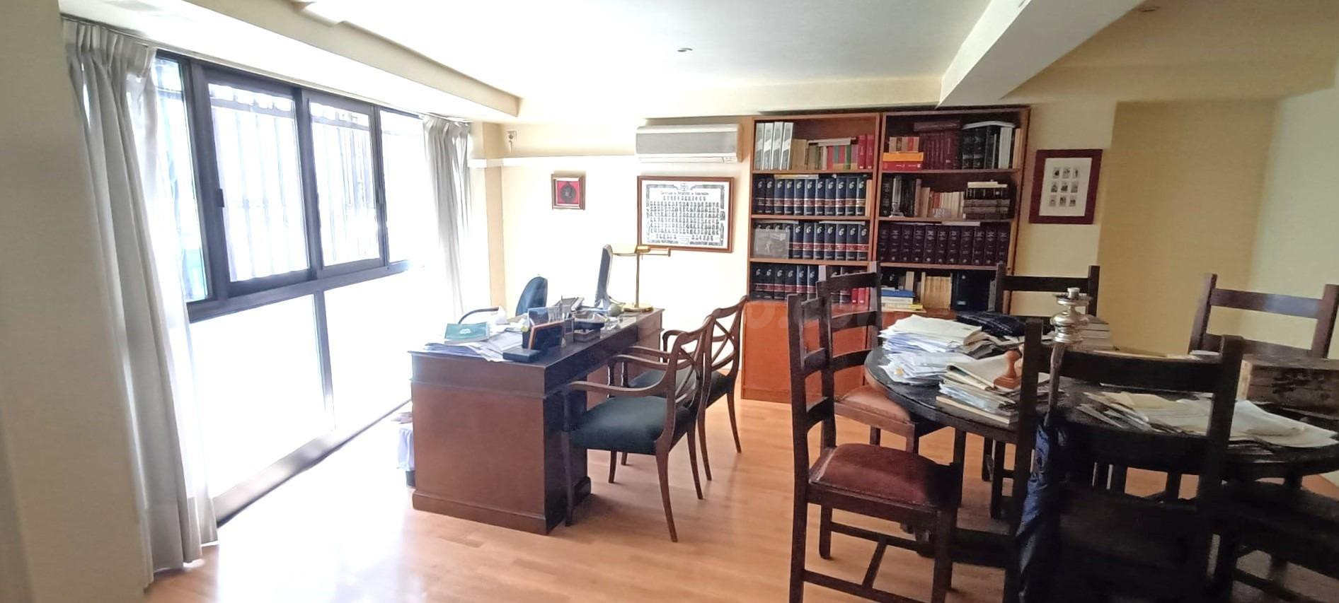 Oficina en pleno centro Recogidas con 5 despachos y sala de  - foto 4