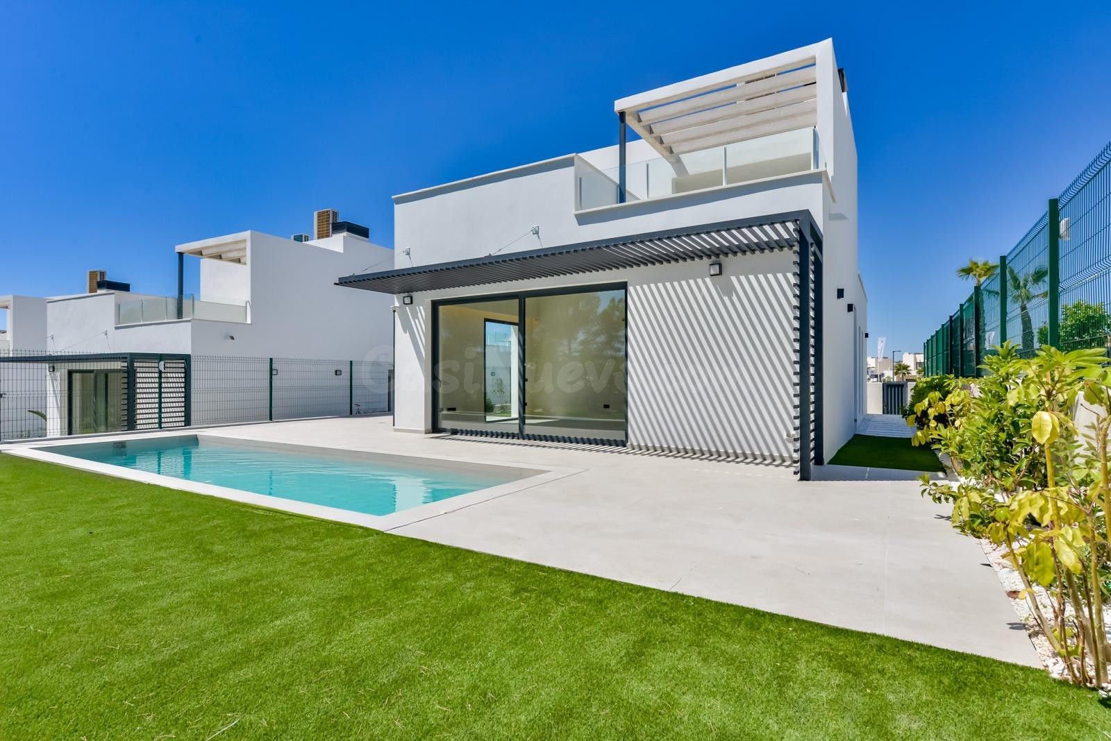 VILLA DE 3 DORMITORIOS CON PISCINA PRIVADA EN FINESTRAT