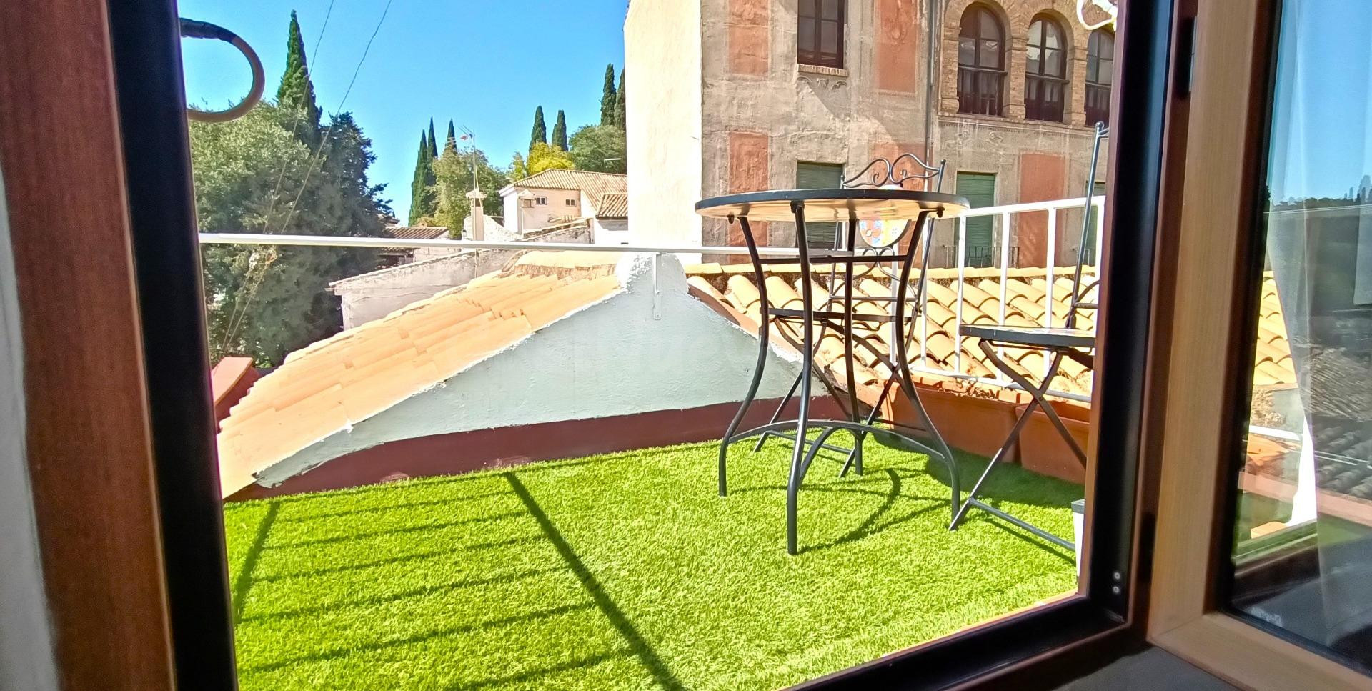 Espectacular casa en Albaycin con terracita y vistas a la Al - foto 2