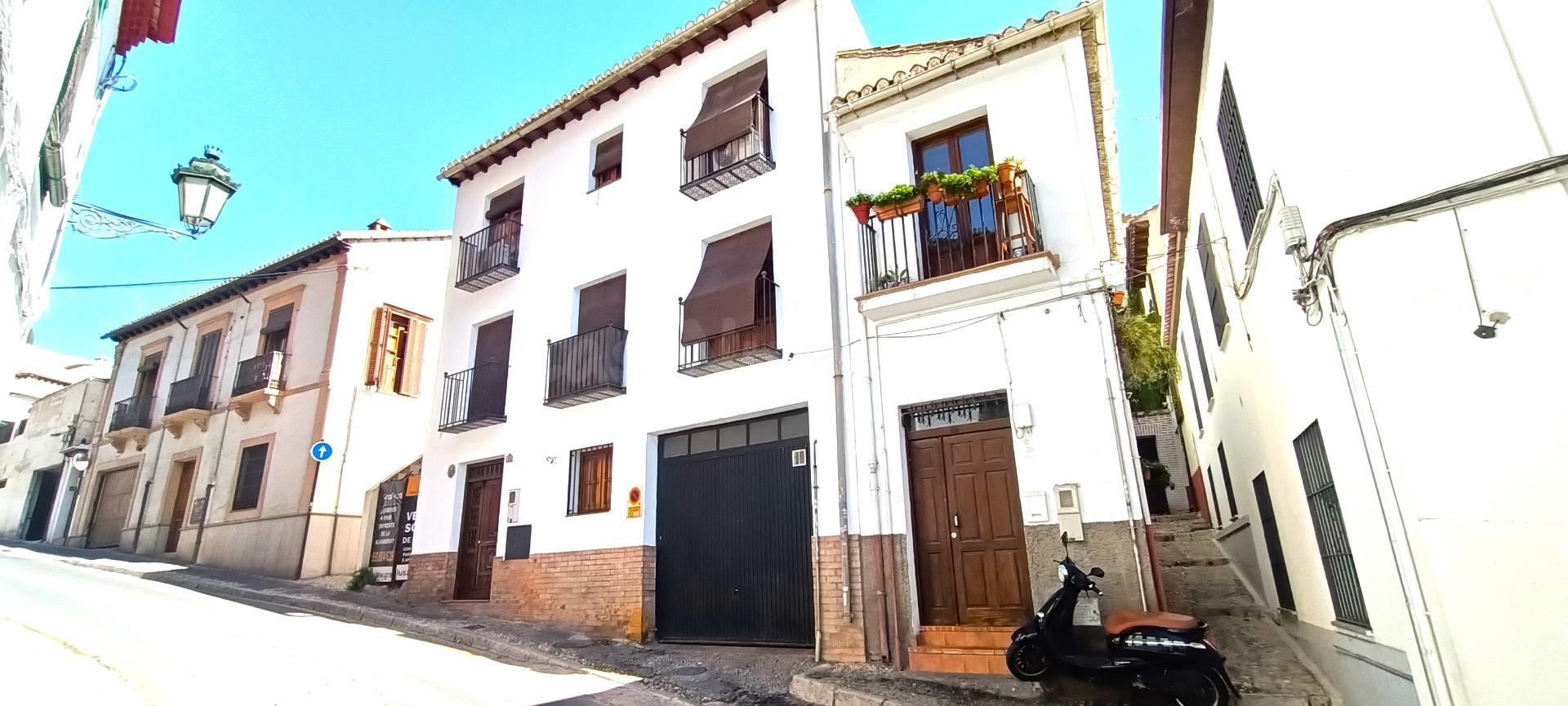 Espectacular casa en Albaycin con terracita y vistas a la Al - foto 3