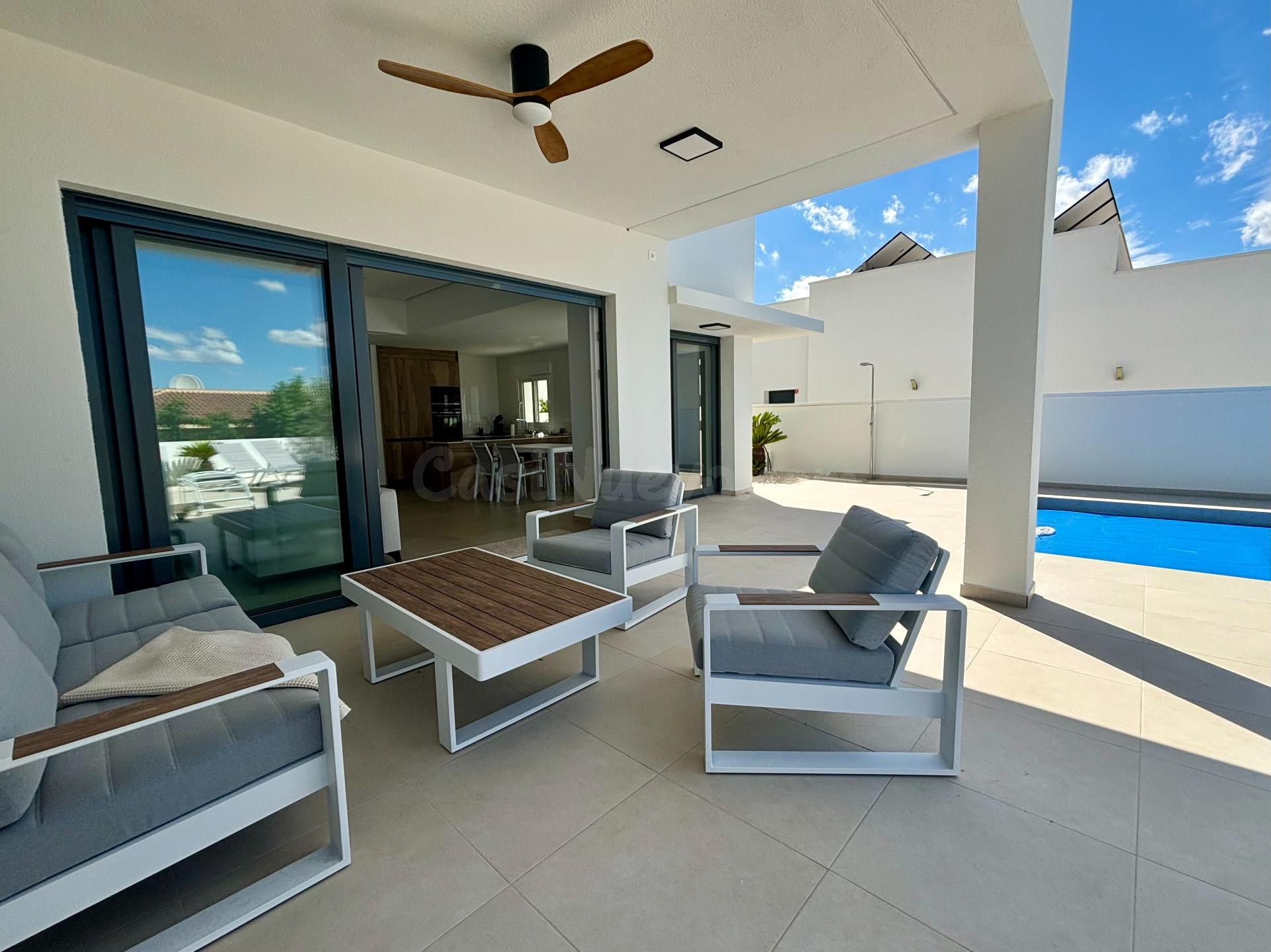 Villa de una planta con 3 dormitorios con piscina privada a  - foto 2