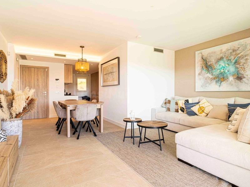 Vive junto al golf: amplio piso con terraza de 24 m2 y pisci - foto 2