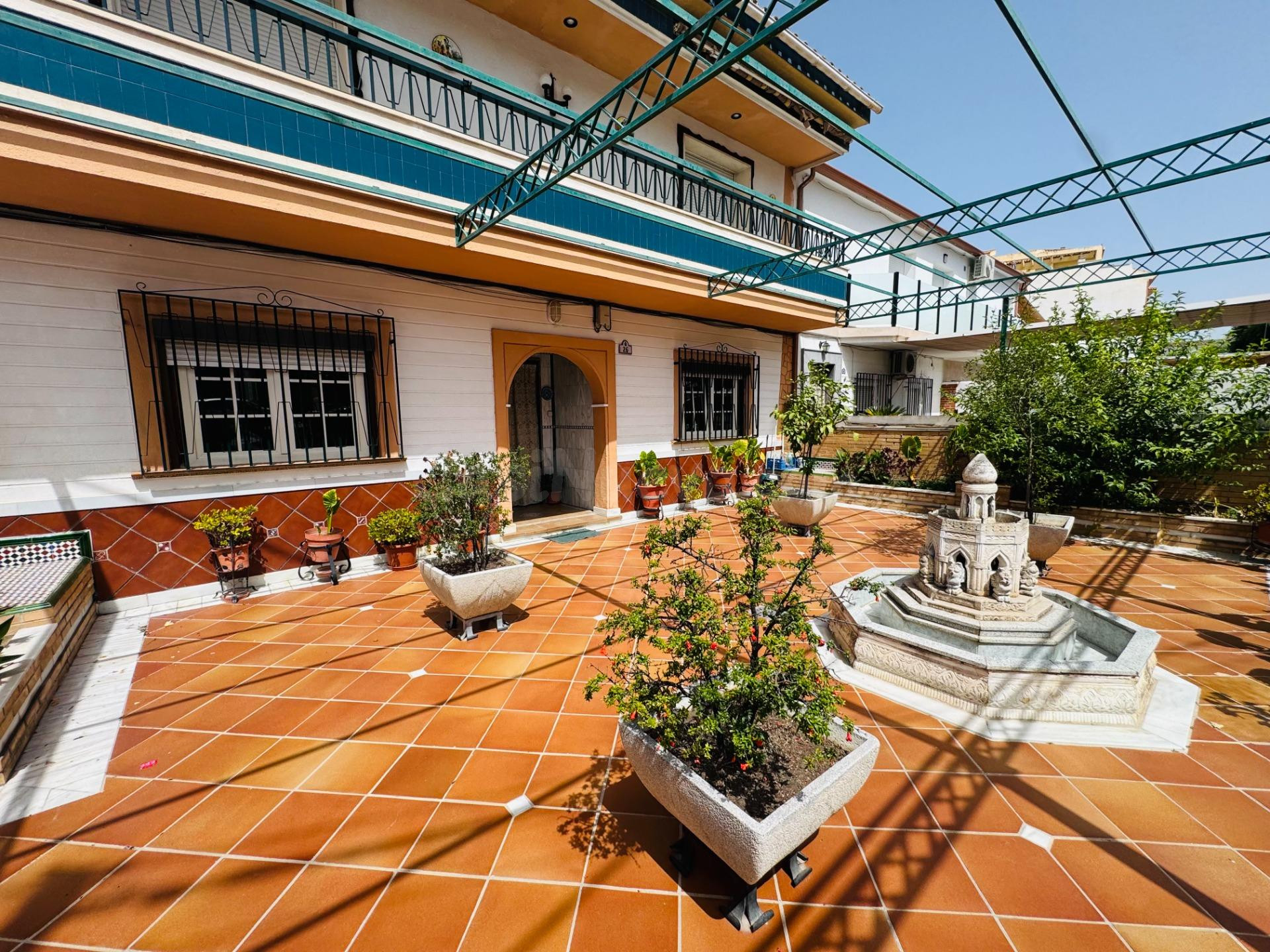 Magnífica casa en venta en Avenida Granada, Pulianas