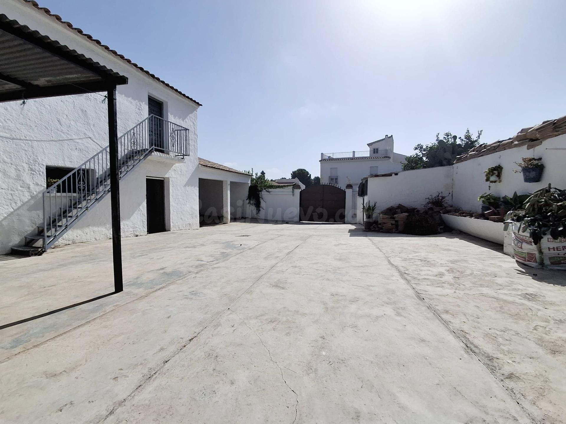Casa independiente de 520m2 de parcela en Cerralba