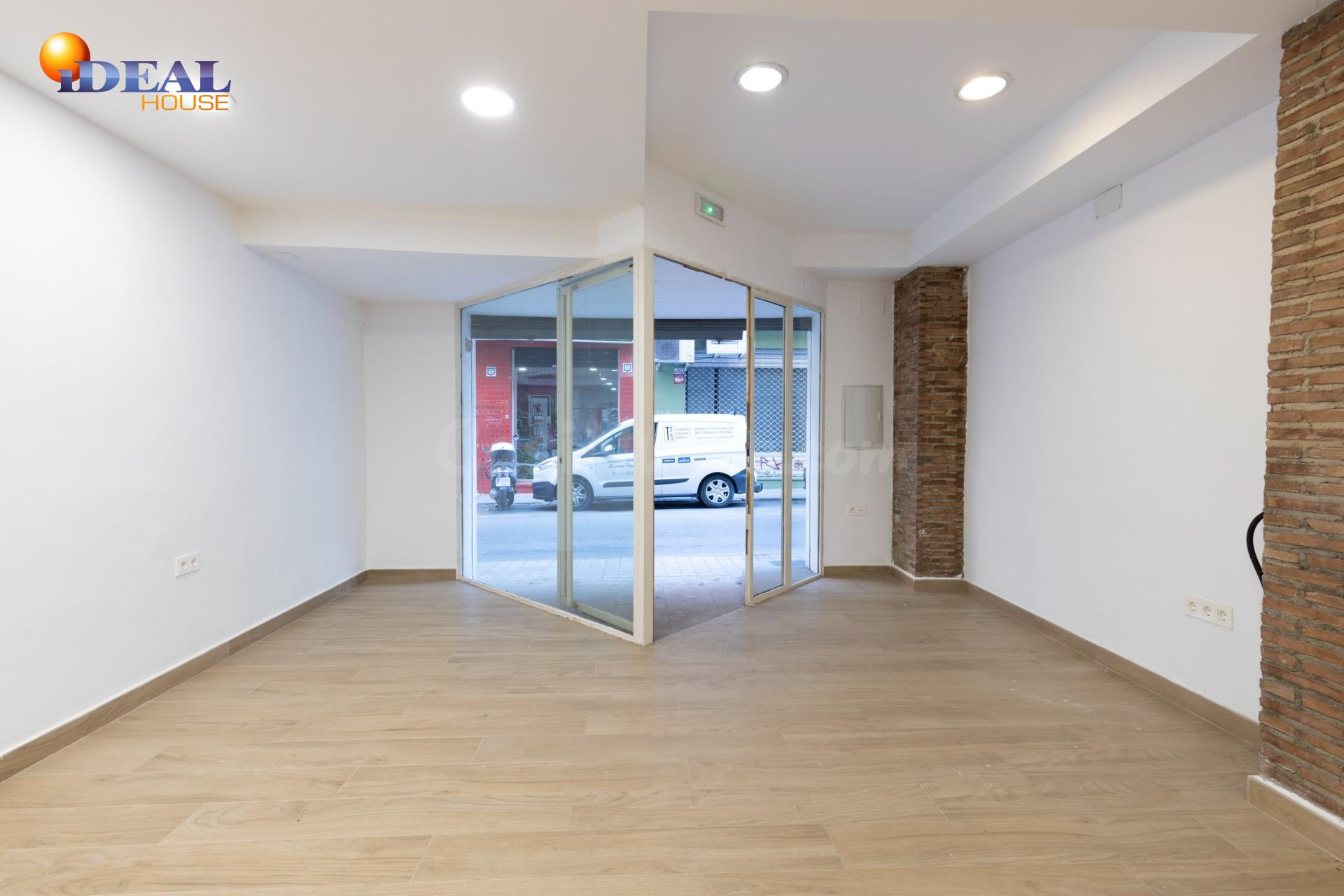 SE VENDE LOCAL TOTALMENTE REFORMADO EN PLENO CENTRO DE GRANA