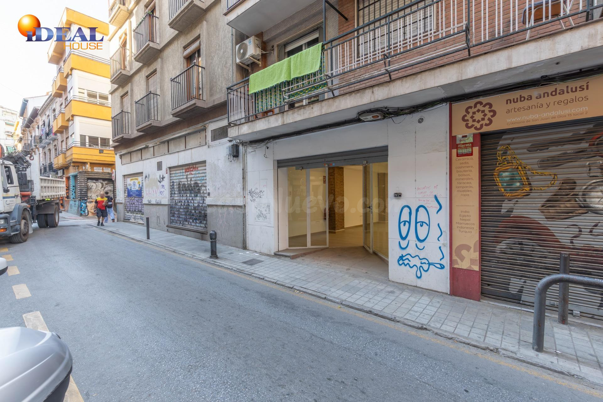 SE VENDE LOCAL TOTALMENTE REFORMADO EN PLENO CENTRO DE GRANA - foto 2