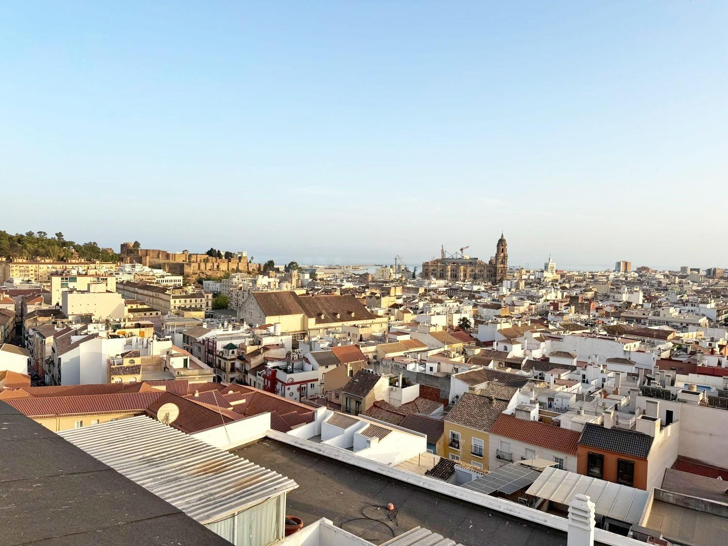 Piso reformado con vistas panorámicas al mar y los monumento
