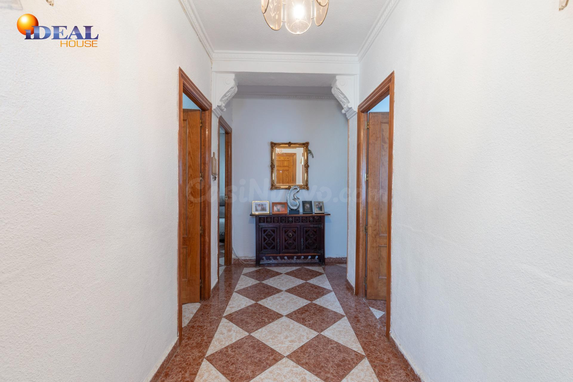 EXCELENTE OPORTUNIDAD EN LA ZUBIA CON PATIO Y JARDÍN - foto 4