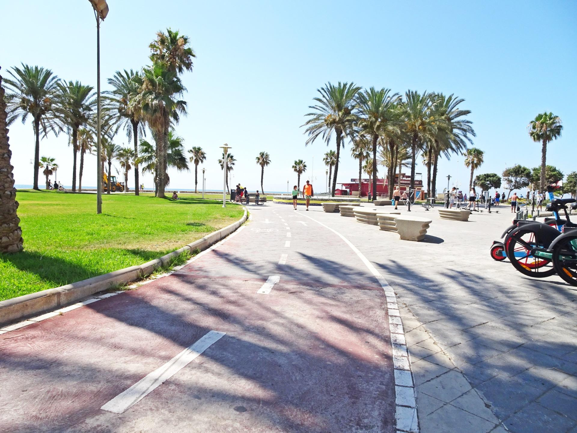 Piso con terraza a 500 metros de la playa en Huelin - foto 3