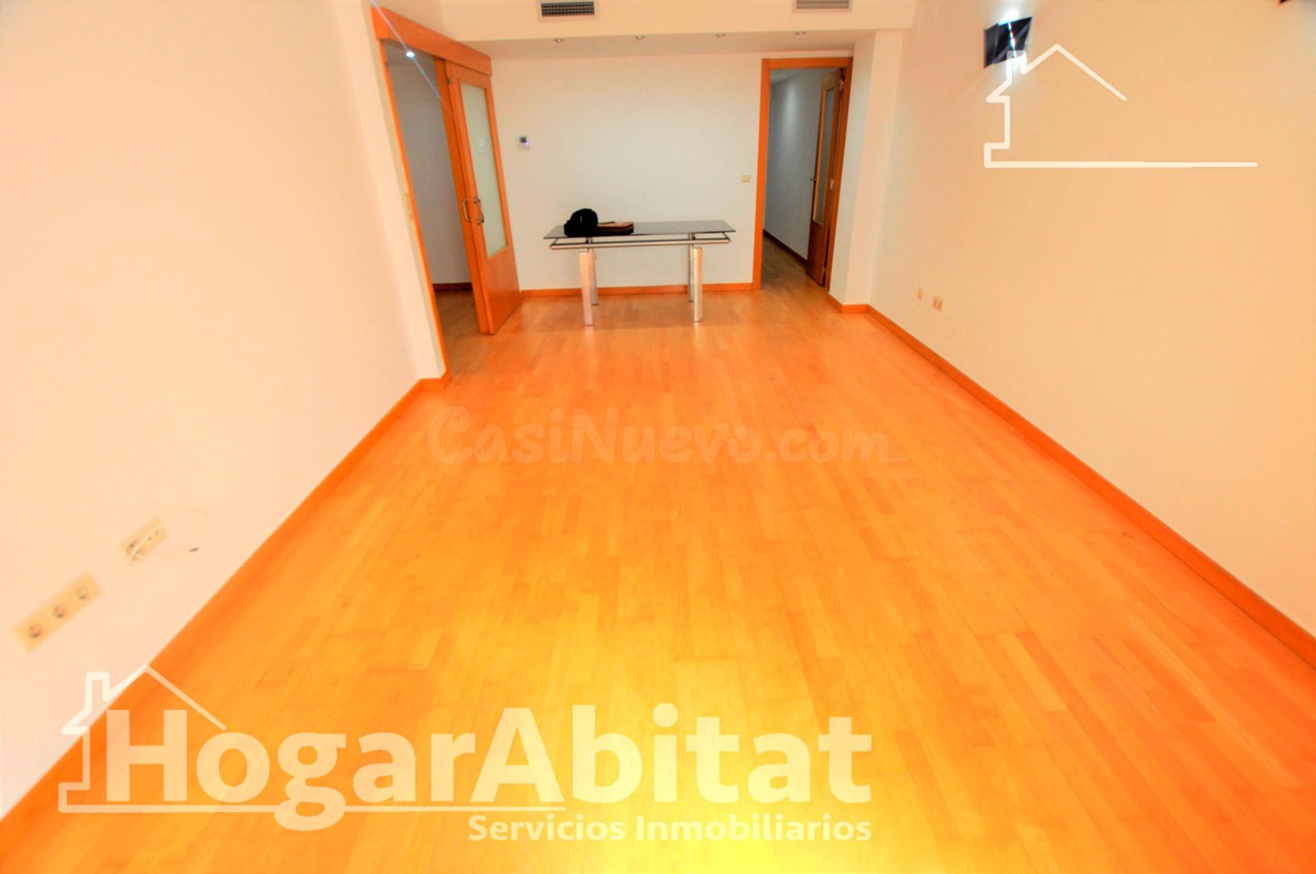 SEMINUEVO Y LUMINOSO CON TERRAZA, GARAJE Y TRASTERO EN EL CE - foto 4