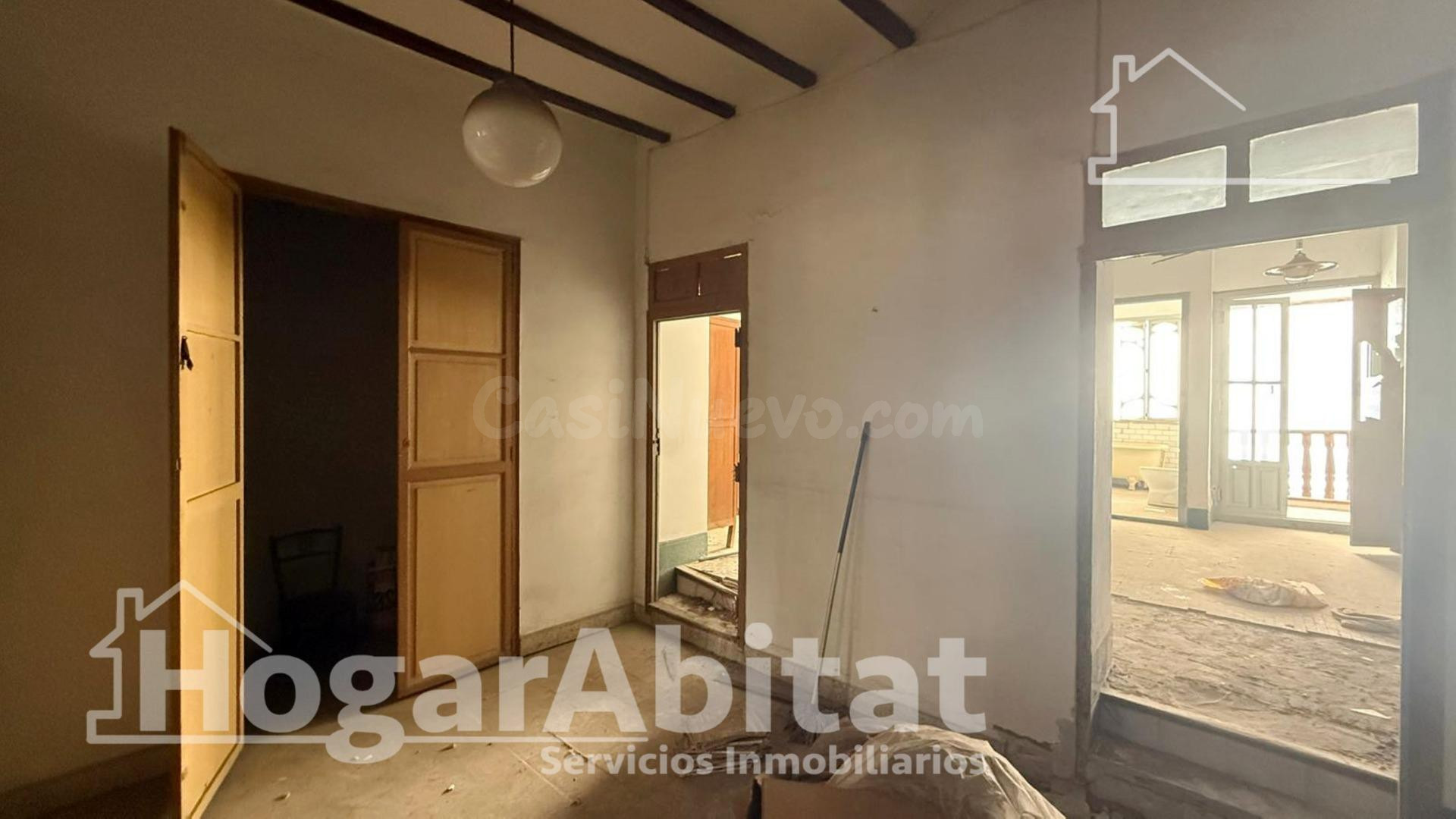 ¡OPORTUNIDAD DE INVERSIÓN! AMPLIA CASA CON TERRAZA EN EL CEN - foto 5