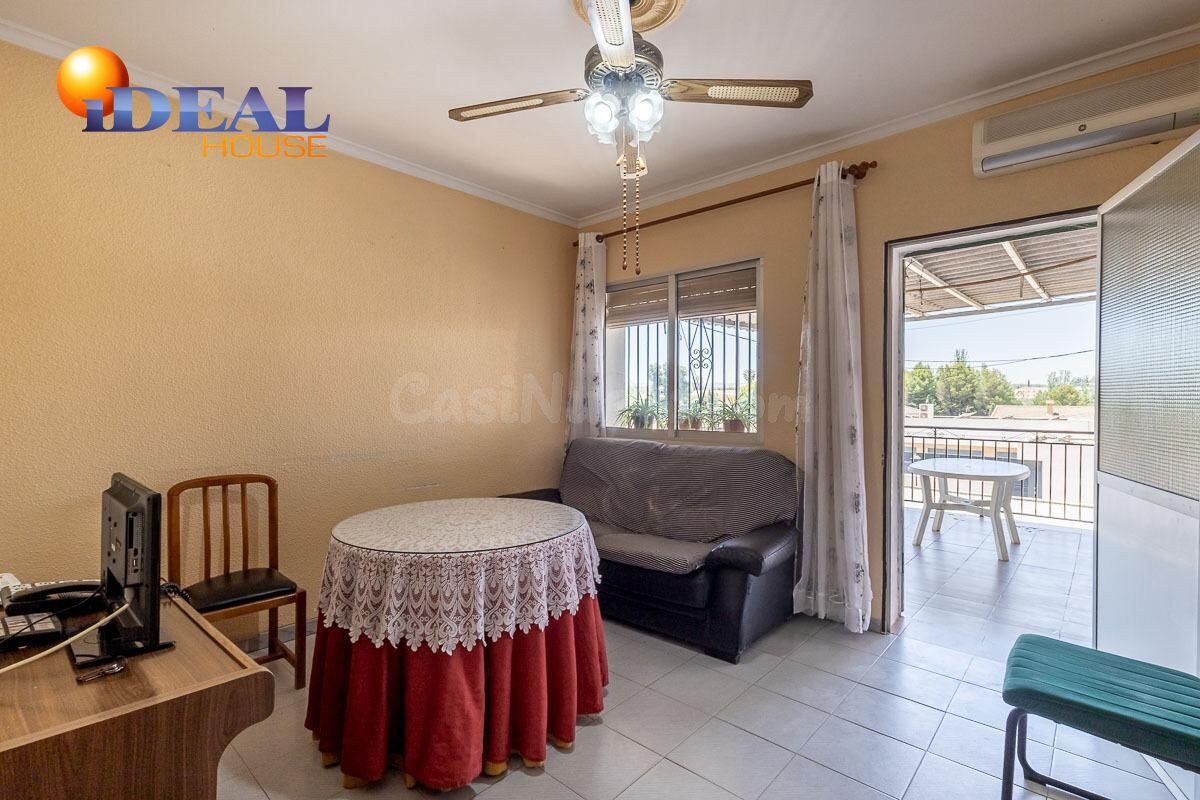 * Gran casa en una sola planta con bajo de 130 m2 y solar de - foto 4