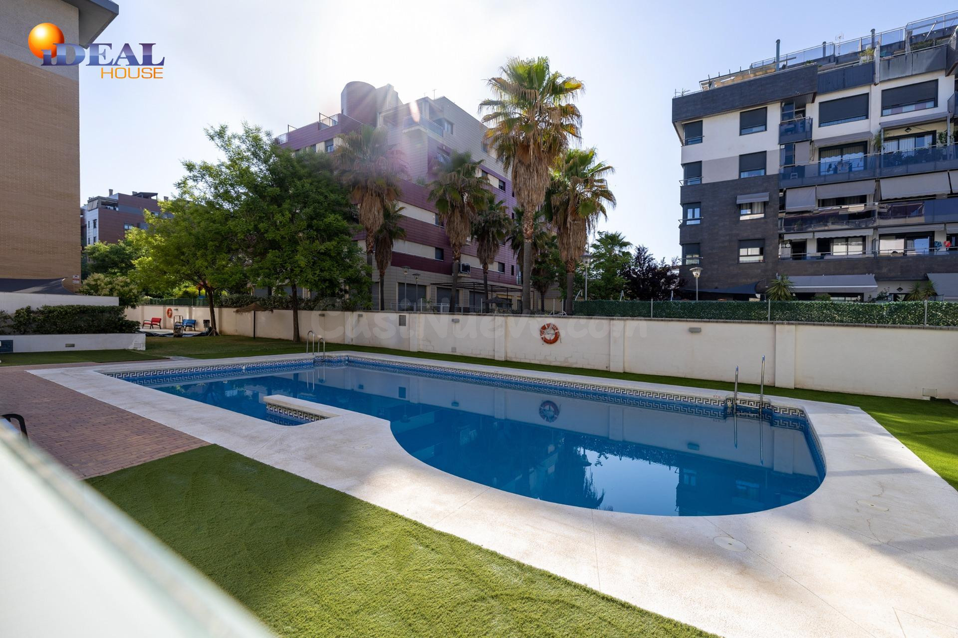 Apartamento tipo loft con garaje incluido y piscina en zona 