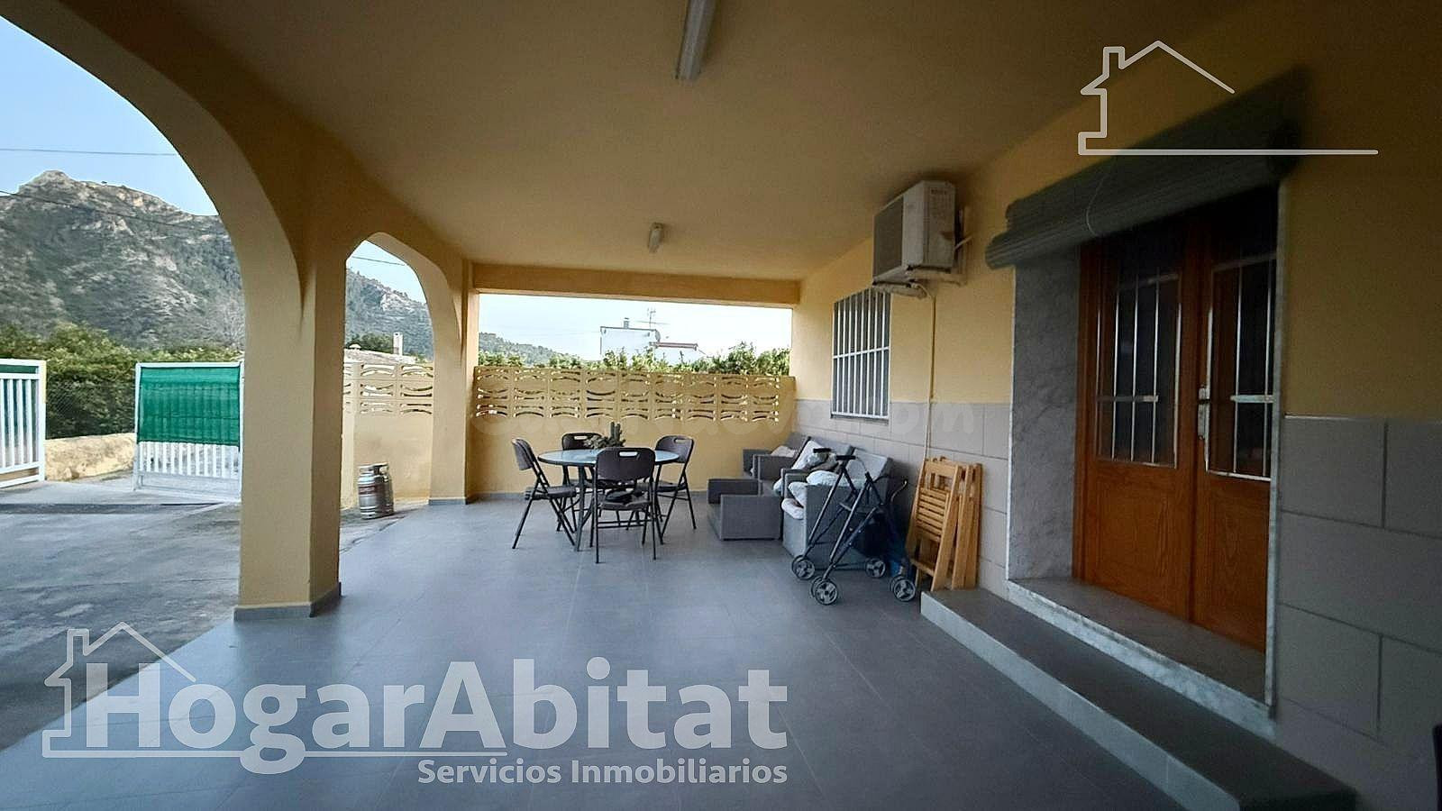¡VISTAS A LAS MONTAÑAS! CHALET CON PISCINA PRIVADA, TERRAZA,
