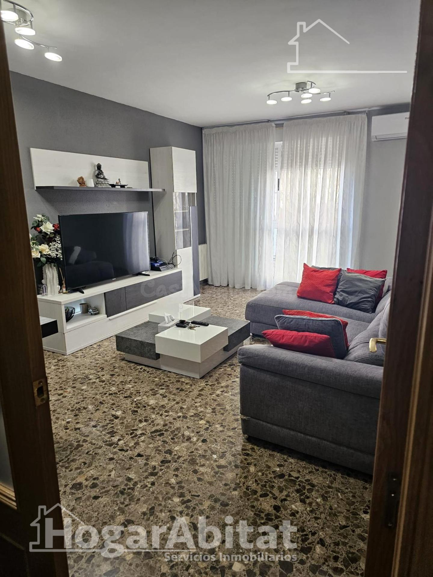 BONITO ÁTICO SEMINUEVO Y AMPLIO CON TRASTERO MUY CERCA DEL P - foto 3