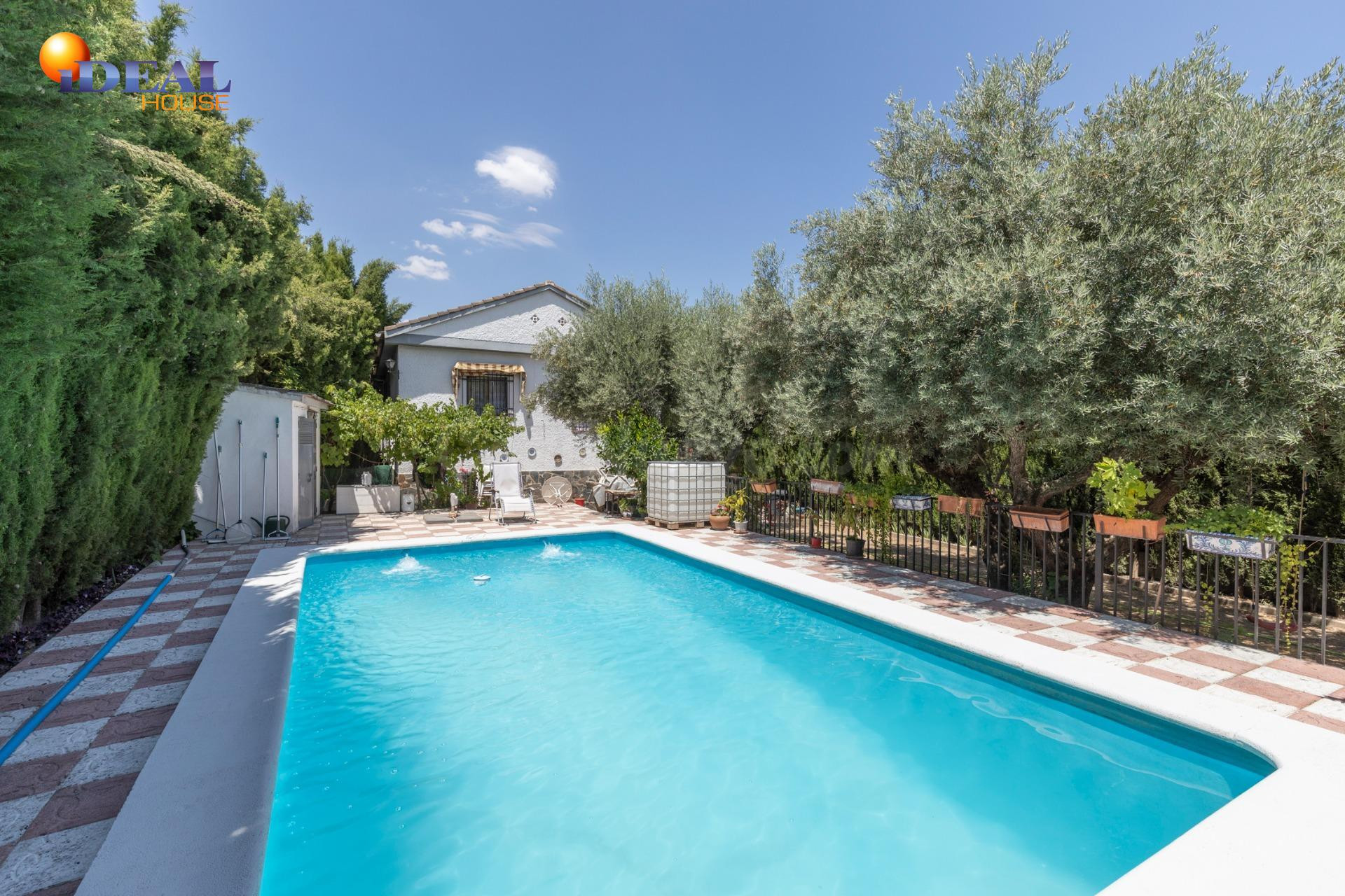 Chalet independiente en venta en Urbanización Los Cerezos